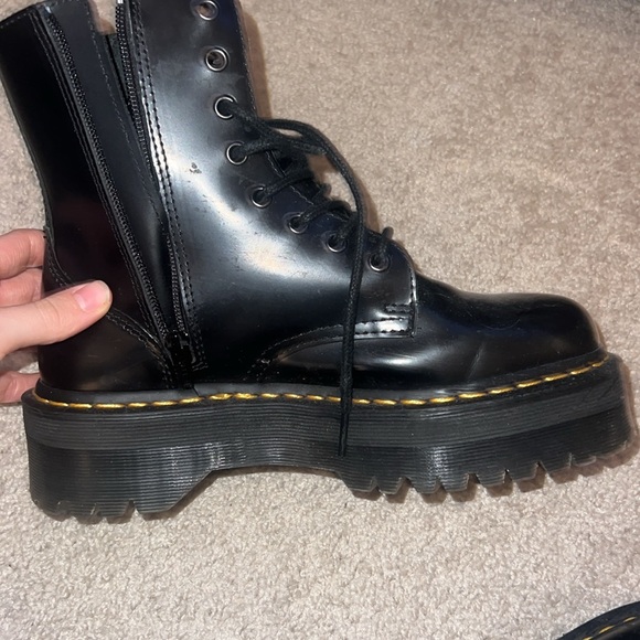 Black Jadon Lace-up Dr. Martens - Picture 5 of 5